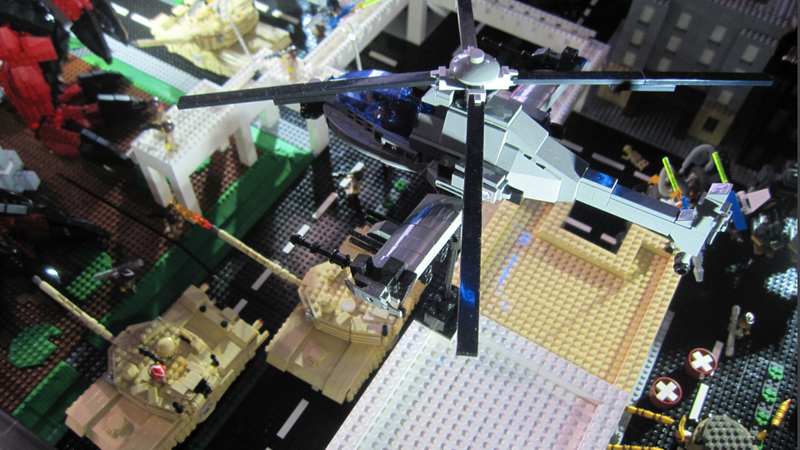 Illustration for article titled Giant Robots and Giant Insects Look Even Cooler in LEGO